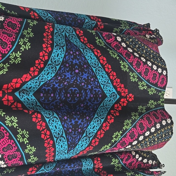 ELLA MOSS Black V Neck Tassel Cord Tunic Size Large Bright Mandala Print Boho - Picture 10 of 13